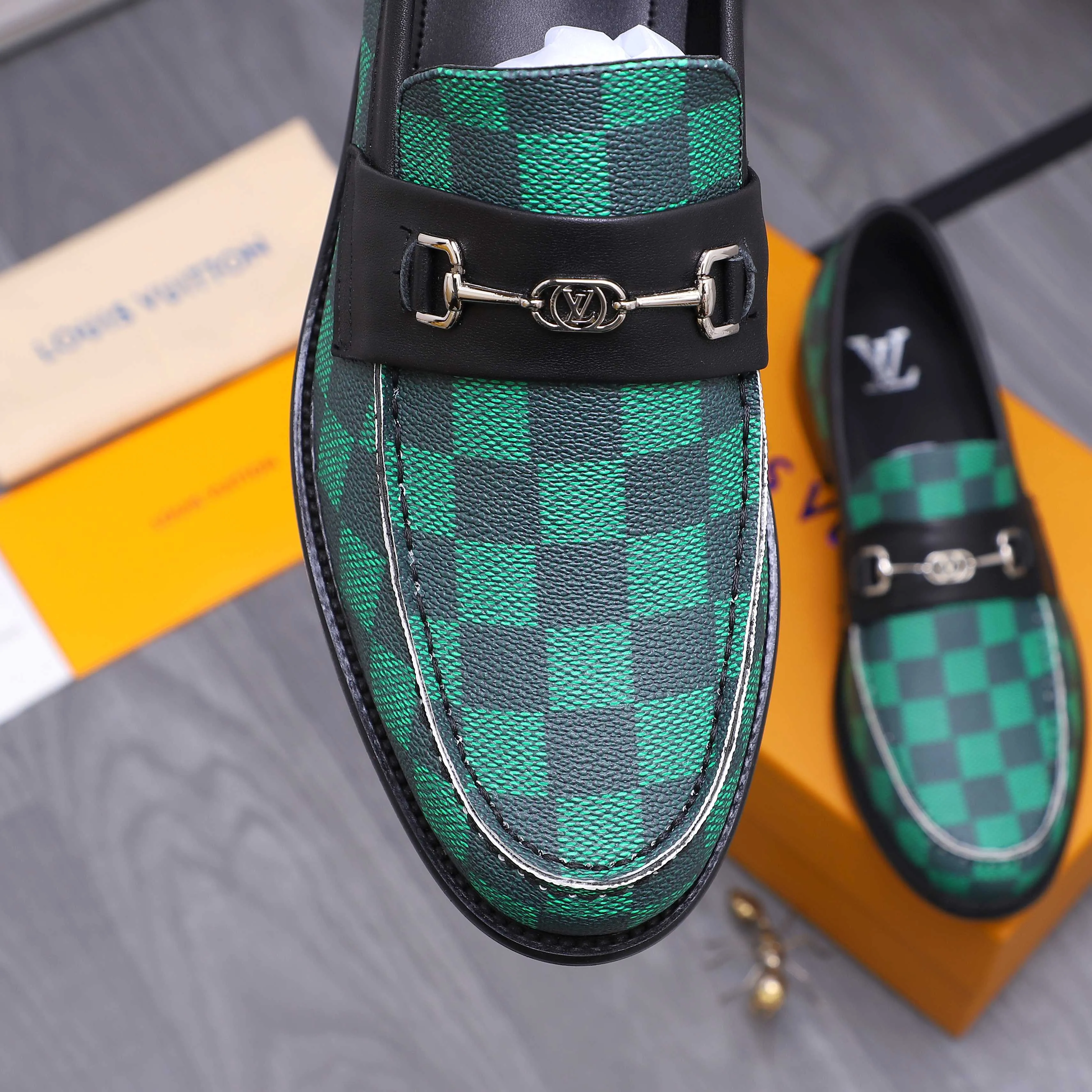 Men's shoes 💰660 Product trademark: LV [Louis Vuitton] business casual slip-on leather shoes, regular size. Size: 39-44 (38.45 custom-made, non-returnable) Product materials: Selected classic plaid upper, cowhide lining, original outsole